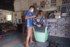 Rezeki Jelang Lebaran, Pengusaha Pangkas Rambut Dapatkan Omset Rp 350 Ribu Perhari