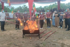 Kasus Rampung, Kejaksaan Negeri Seluma, Musnahkan Barang Bukti dari 21 Perkara Pidana