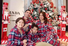 Jessica Iskandar dan Keluarga Sambut Natal Kompak Pakai Piyama Merah