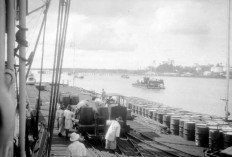 Rahasia Gelap Monopoli Minyak di Hindia Belanda