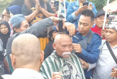 Sudewo Jadi Tersangka KPK, Warga Pati Gelar Aksi Cukur Gundul