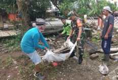 Babinsa, Bersihkan Pasar Kutau 