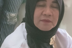 Sepi Pembeli Pedagang Baju di Pasar Ampera