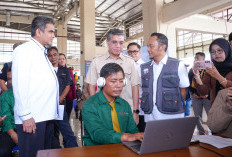 Menaker Yassierli Tinjau Posko Peduli K3 Mudik, Pastikan Awak Angkutan Sehat demi Mudik Aman