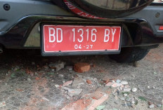 Ngantuk, Mobnas Pemkab BS, Hantam Rumah Warga Pagar Agung Seluma