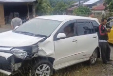Tabrakan Dua Mobil di Depan Pabrik CPO Desa Tumbuan Seluma, Dua Sopir Selamat