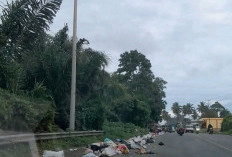 DLHK Bengkulu Selatan Pasang Spanduk Bertuliskan Doa Kutukan Oknum Masyarakat Buang Sampah Sembarangan