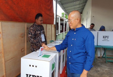 Bupati BS Gusnan Mulyadi Memilih Sesuai Hati Nurani, Nyoblos di TPS 9