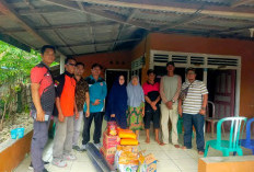 BPBD Serahkan Bantuan Logistik Kepala Nelayan Pantai Pasar Bawah