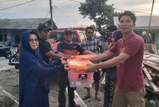 Tim BESEKUT Bencana Sampaikan Bantuan Logistik Masa Panik di Kelurahan Pasar Bawah