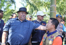 Gotong Royong Pemasangan Bronjong di Area Jembatan Desa Sukarami