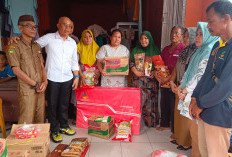 Korban Banjir  Batu Kuning Terima Bantuan Bupati