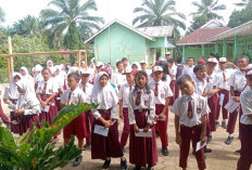   Murid SMPN dan SDN Se Seluma, Terima Kelulusan