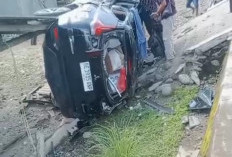 Diduga Melamun Saat Mengemudi, Mitsubishi Expander Terguling Dirias Jalan Lintas Seluma
