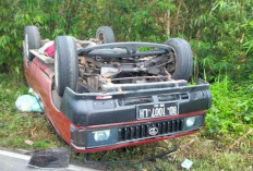 Elak Motor, Mobil Pedagang Sayur Terbalik 