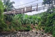 Warga Desa Simpang Masih Menyebrangi Sungai, Jembatan Tak Kunjung Dibangun