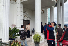 Rumah Mantan Bupati Kepahiang Didatangi Jaksa, Digeledah Terkait Dugaan Korupsi Proyek GOR