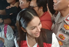 Nikita Mirzani Santai Tanggapi Eksepsinya yang Ditolak Hakim: “Memang Biasanya Ditolak”