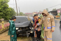   Diduga Masuk Jalur Lawan, Mitsubishi Strada Tabrak Truk Tangki Pertamina di Sukaraja