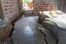 Lima Rumah Warga di Desa Air Keruh Ulu Talo Terdampak Longsor, Jalan Kabupaten Terancam Putus