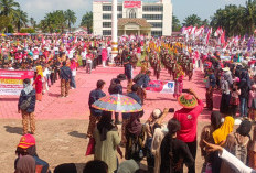 Ramaikan Pawai, Ribuan Pelajar Padati Lapangan Sekundang