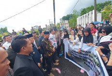 Honorer Dirumahkan, Bupati Seluma Disindir Lebih Sering di Jakarta, DPRD Ikut Disindir Soal Honorer Siluman