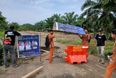 Akses Jalan Terputus, Warga Seluma Gelar Aksi Protes, Pasang Spanduk dan Replika Keranda Mayat