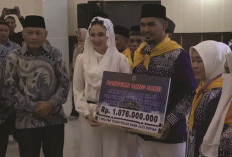 Lepas 1.076 Calon Haji, Gubernur Maluku Utara Beri Uang Saku Rp 1 Juta