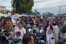 Pedagang Padati Alun-Alun Tais, Warga Ramai Berburu Takjil