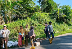 Gotong Royong Kebersihan Lokasi Gerbang Masuk Wisata Pasar Bawah