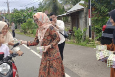 Baznas dan Tim PKK Seluma, Bagikan 2.025 Takjil di Empat Titik Lokasi