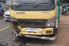 Diduga Sopir Mengantuk, Honda Brio Tabrak Truk di Seluma
