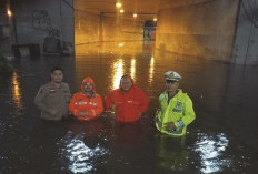 Kolong Tol Meruya Jakbar Banjir, Kendaraan Tak Bisa Melintas