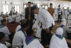 Drs. H Gustianto, Lepas CJH Seluma, Berharap jadi Jemaah jadi Haji Mabrur