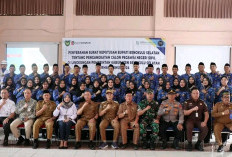 Bupati Bengkulu Selatan Gusnan Mulaydi Serahkan SK CPNS Formasi Tahun 2024