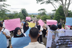 Ratusan Tenaga Non ASN Seluma Kembali Geruduk Kantor Bupati, Tolak Dirumahkan dan Tuntut PPPK Paruh Waktu