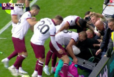 Respect, Pemain West Ham United Bantu Ball Boy Tertimpa Billboard