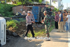 Rem Blong, Truk Muatan Semen Hantam Mobil dan Ruko Warga Seluma