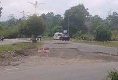  Jalan Menuju Rumdin Bupati Rusak Parah, Perbaikan Tambal Sulam