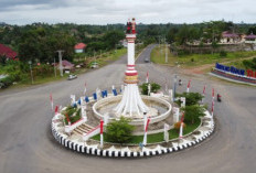 Truk Parkir Sembarang di Simpang Enam, Warga Desak Penertiban 