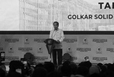 Jokowi, Dikabarkan Jadi Dewan Pembina Golkar