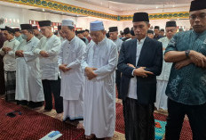   Wabup Seluma Sholat Idul Adha di Falihin, Serahkan Hewan Kurban
