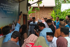 Usai Resmikan Jembatan Mantan, Gubernur Bengkulu Salurkan Listrik Gratis untuk Warga Kurang Mampu di Seluma