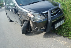 Oleng di Tikungan, Avanza Hantam Mobnas Kepala BKD Seluma