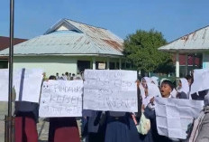 Hari Pertama Masuk Sekolah, Ratusan Murid SMPN 5 Seluma Demo Tuntut Kepala Sekolah Dipindahkan