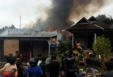 Breaking News, Tiga Ruko di Gang Pekan Pasar Tais Terbakar di Hari Pertama Tahun Baru